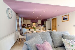 Luxury Cottage, 3 Bedrooms, Kitchen, Beachside | Living area | Flat-screen TV - Beach Breeze Cottage (Great Yarmouth)
