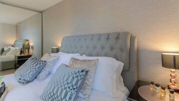 Luxury Cottage, 3 Bedrooms, Kitchen, Beachside | 3 bedrooms, premium bedding, iron/ironing board, cribs/infant beds