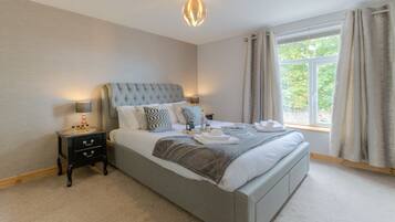 Luxury Cottage, 3 Bedrooms, Kitchen, Beachside | 3 bedrooms, premium bedding, iron/ironing board, cots/infant beds