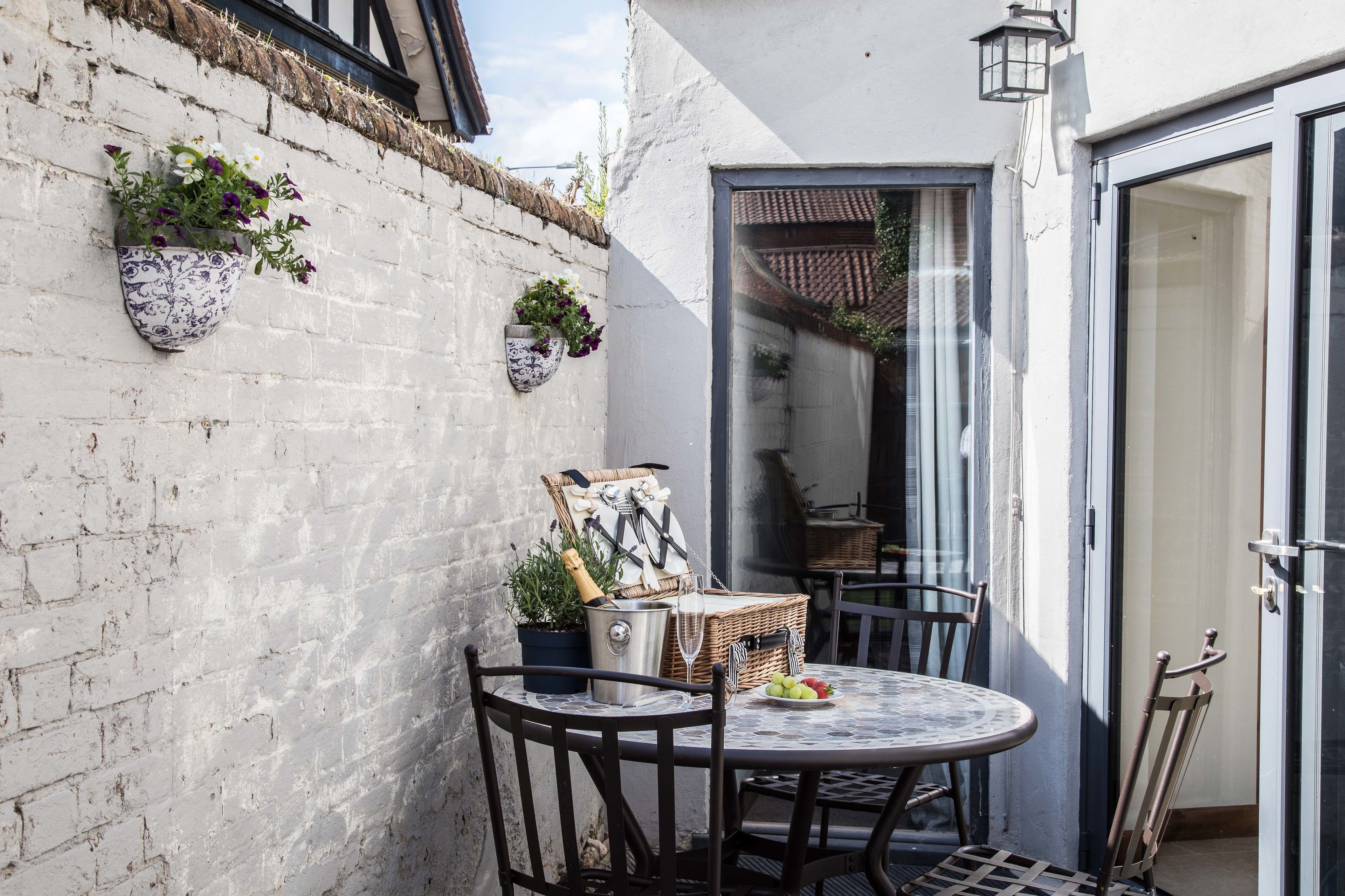 Luxury Cottage, 3 Bedrooms, Kitchen, Beachside | Terrace/patio