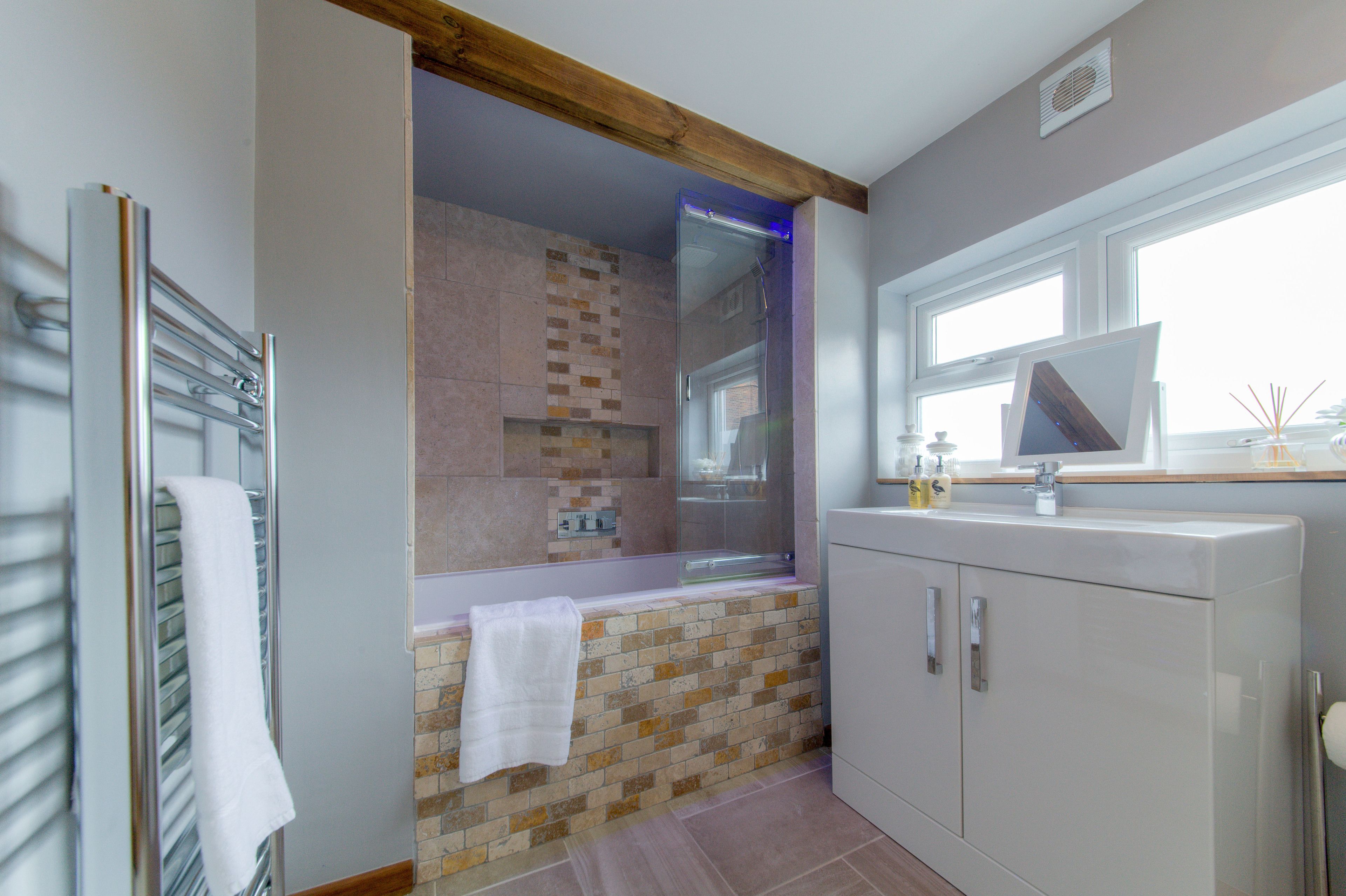 Luxury Cottage, 3 Bedrooms, Kitchen, Beachside | Bathroom | Combined shower/tub, free toiletries, hair dryer, towels
