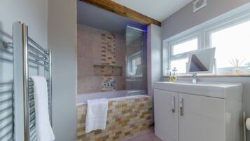 Luxury Cottage, 3 Bedrooms, Kitchen, Beachside | Bathroom | Combined shower/tub, free toiletries, hair dryer, towels