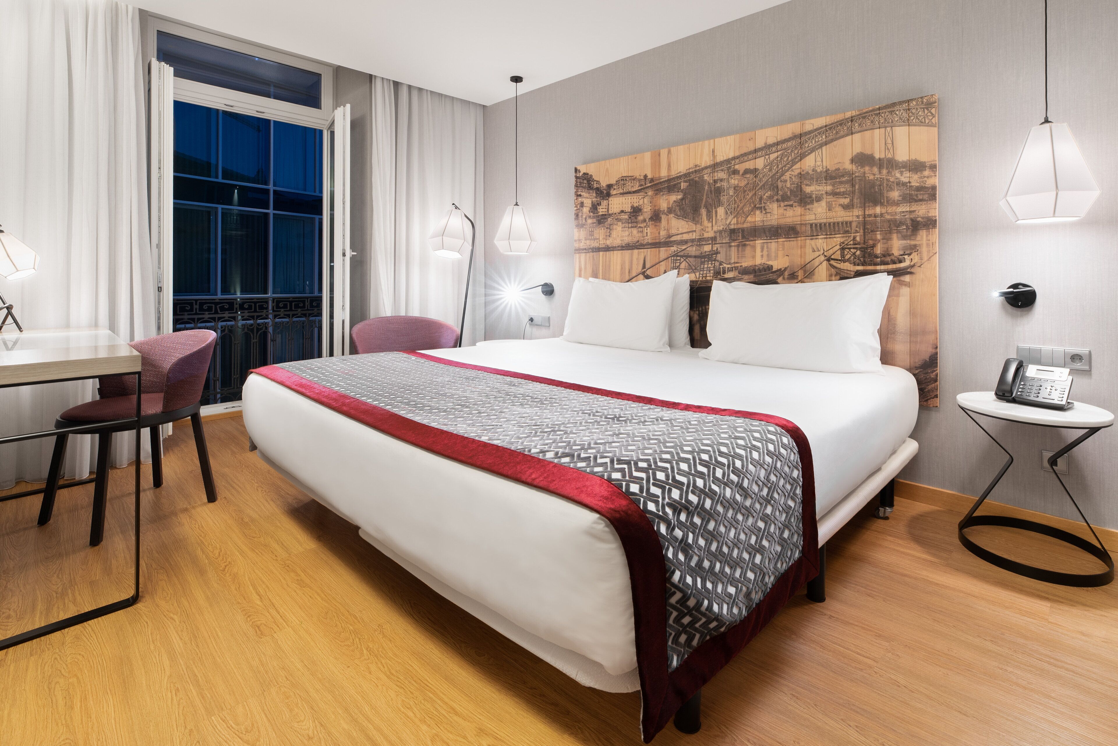 premium bedding, minibar, in-room safe, desk