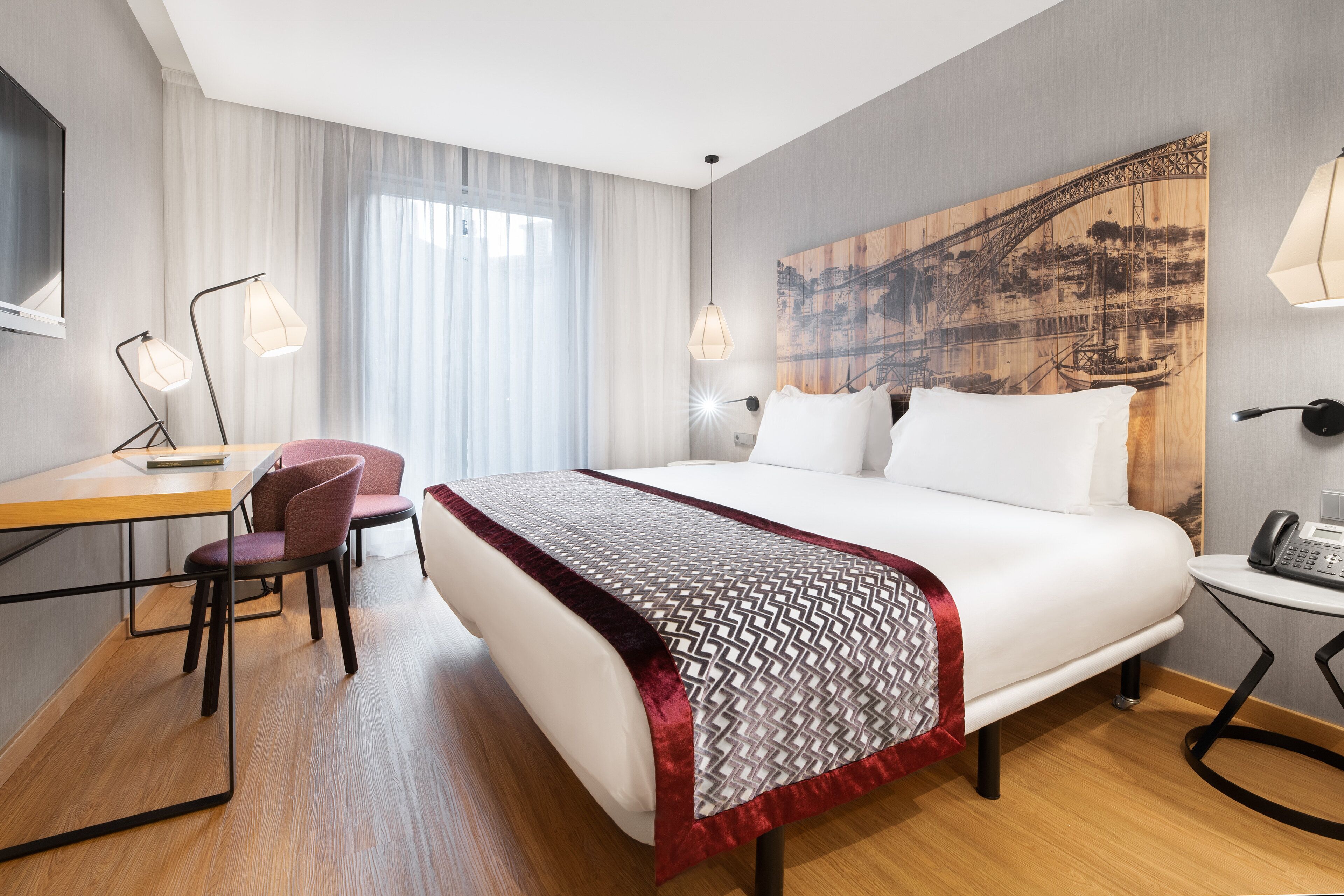 premium bedding, minibar, in-room safe, desk