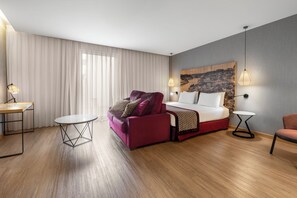 Shower, eco-friendly toiletries, hair dryer, bathrobes - Eurostars Porto Centro (Porto)