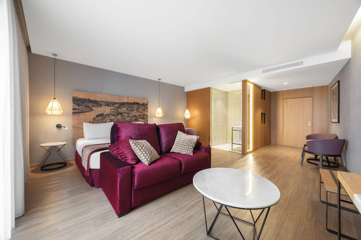 Premium bedding, minibar, in-room safe, desk