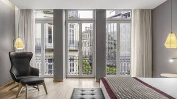 Quarto casal | Roupas de cama premium, frigobar, cofres nos quartos, escrivaninha