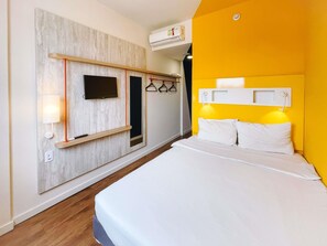 Room, 1 Double Bed | Blackout drapes, free WiFi, bed sheets