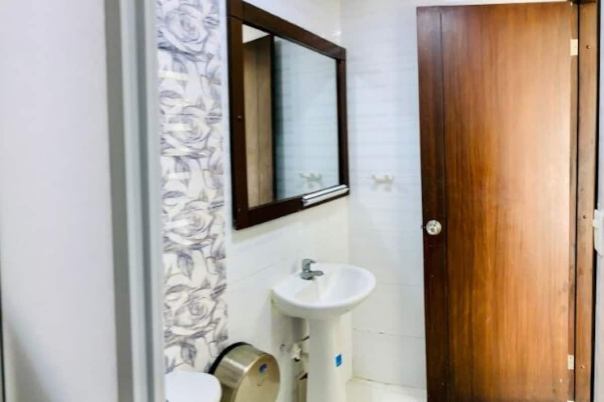 Family Apartment | Pancuran mandi, kelengkapan dandanan diri percuma, tuala disediakan