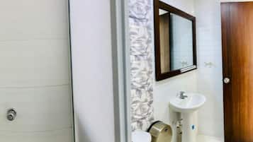 Family Apartment | Bathroom | Shower, free toiletries, towels, soap