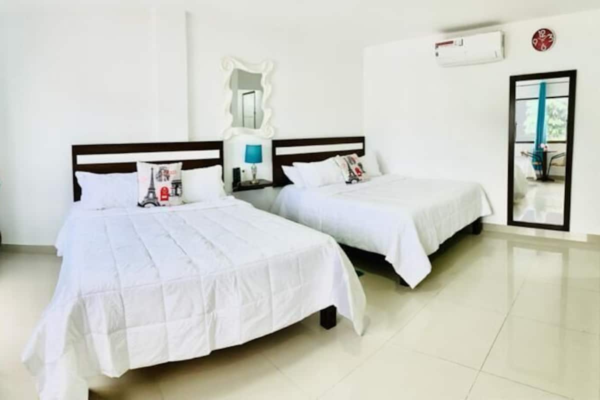 Quadruple Room, Balcony | 2 bilik tidur, peti besi dalam bilik, meja