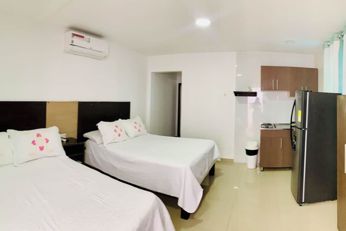 Quadruple Room | 2 bilik tidur, peti besi dalam bilik, meja