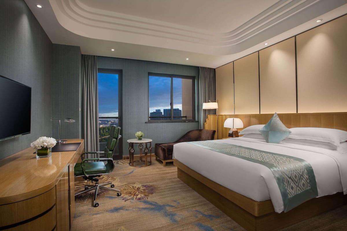 Biancheria da letto di alta qualità, copriletto in piuma, minibar