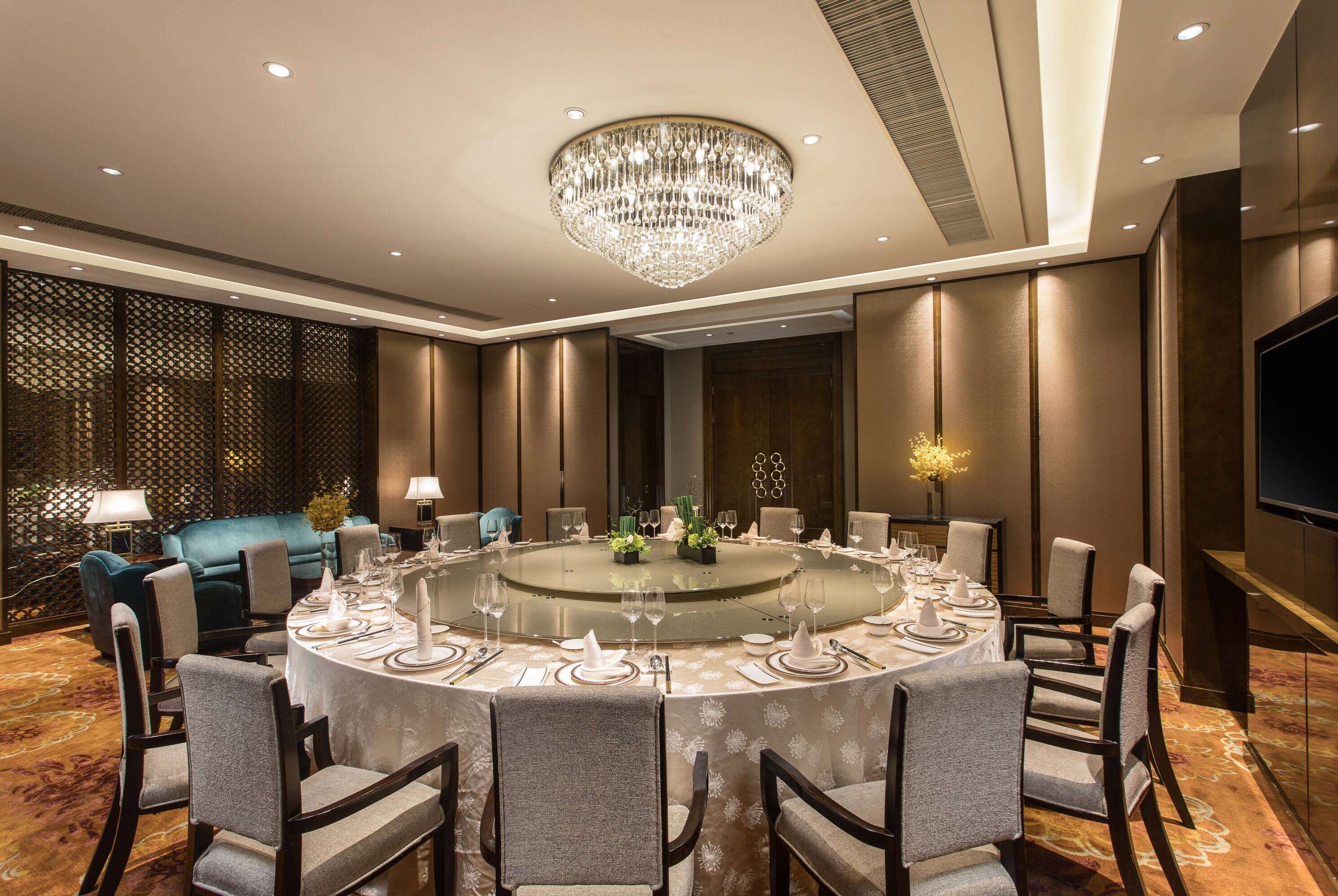 2 restaurants, Chinese cuisine