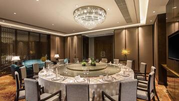 2 restaurants, Chinese cuisine