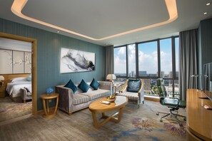 Premium bedding, down duvets, minibar, in-room safe - Wyndham Hangzhou East (Hangzhou)