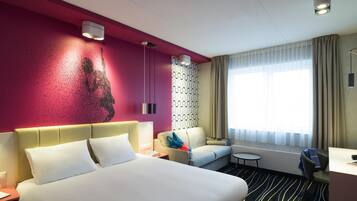 Caja de seguridad en la habitación, escritorio y cunas gratuitas