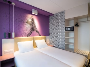Room, 2 Twin Beds (Cosy) | In-room safe, desk, free cribs/infant beds, free WiFi