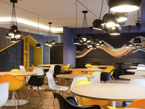 Daily continental breakfast (EUR 15.50 per person)