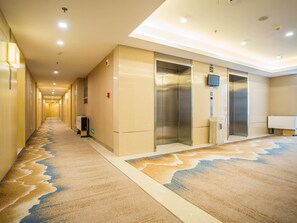 Standard Twin Room, 2 Single Beds | 1 bedroom, premium bedding, minibar, in-room safe