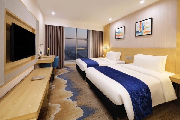 Standard Twin Room, 2 Twin Beds | Premium bedding, minibar, in-room safe, desk