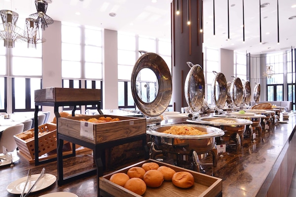 Daily continental breakfast for a fee