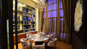 Breakfast, lunch, dinner served; local and international cuisine