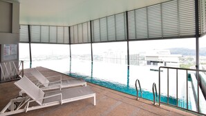 An indoor swimming pool with a view of the city. - Mercure Selangor Selayang (Batu Caves)