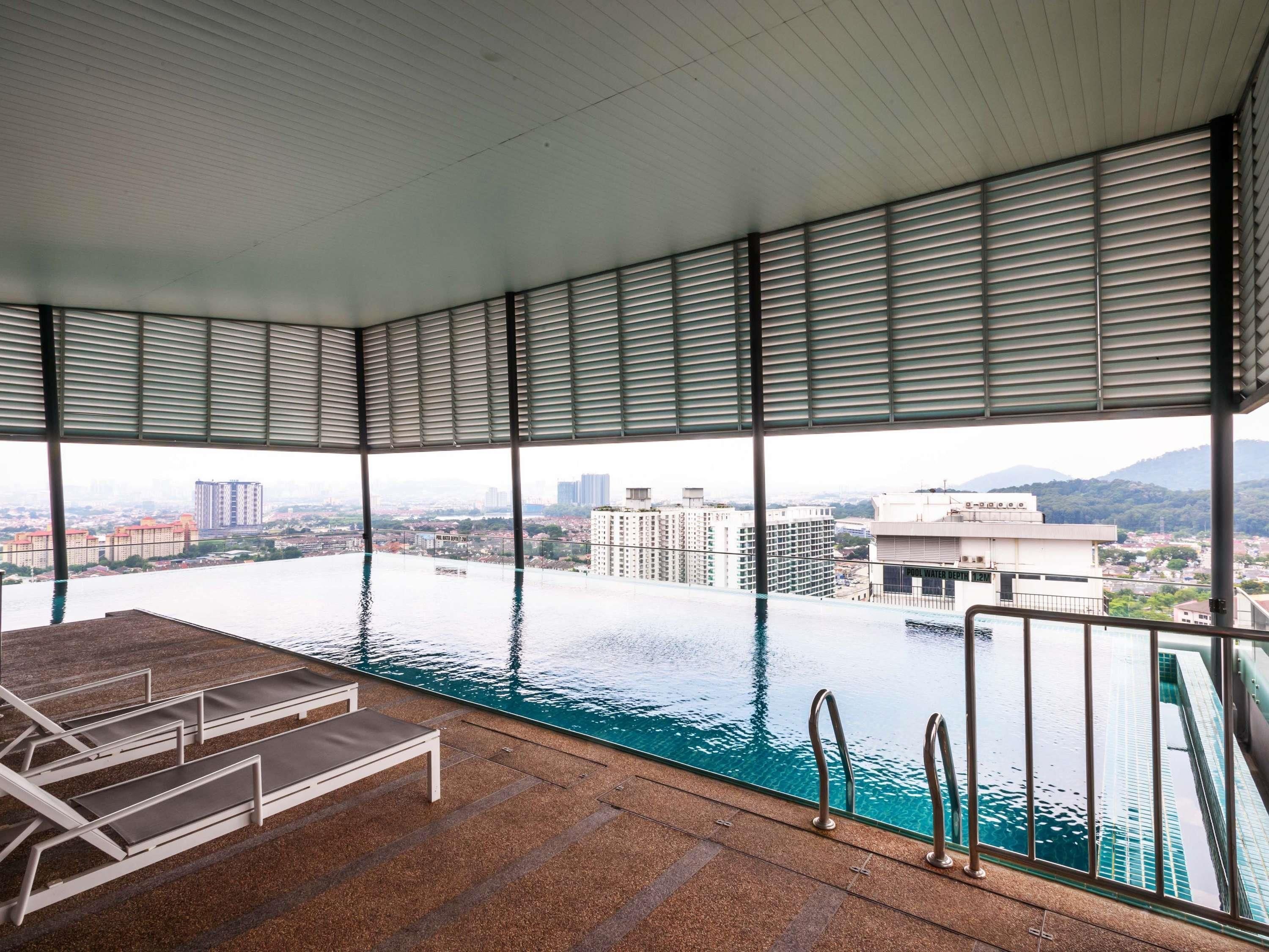 Piscina coberta i piscina a l'aire lliure 