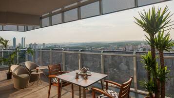 1 habitación, cubrecamas y caja de seguridad en la habitación