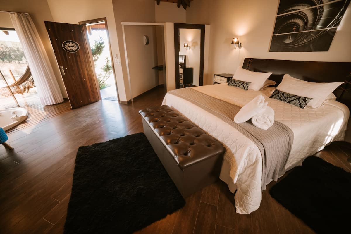 Bangalo na Terra | Luxe beddengoed, pillowtop-bedden, een minibar, individueel gedecoreerd