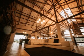 32-inch LCD TV with cable channels, TV, fireplace - Virá Charme Resort (Teixeira Soares)