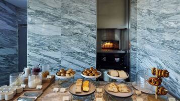 Päivittäinen buffetaamiainen maksusta