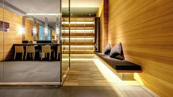 Body treatments, facials, 1 treatment room