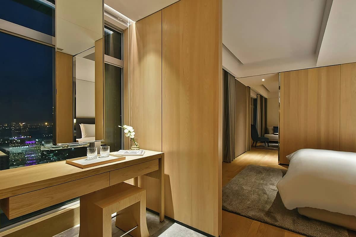 1 bedroom, premium bedding, down duvets, free minibar
