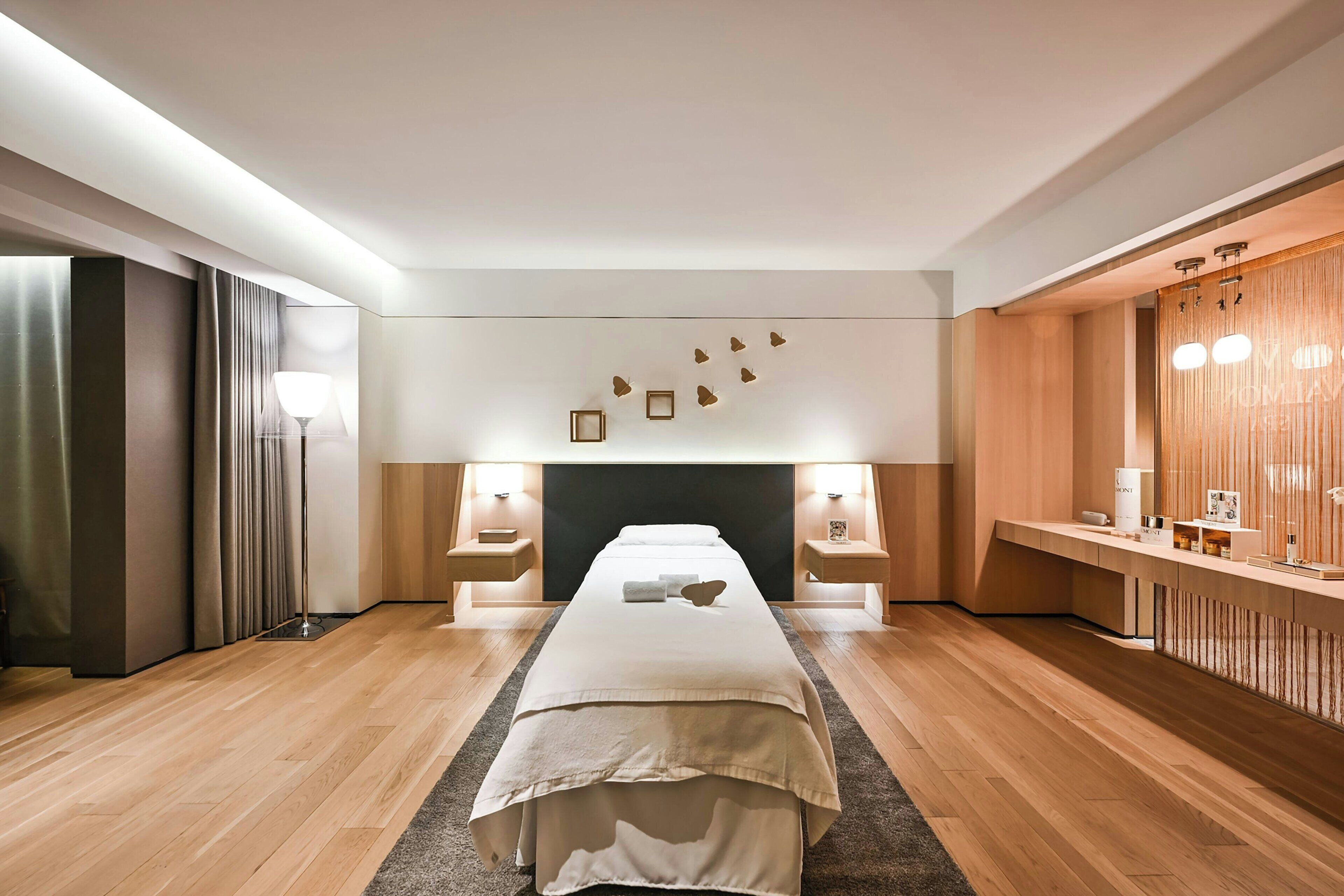 Body treatments, facials, 1 treatment room