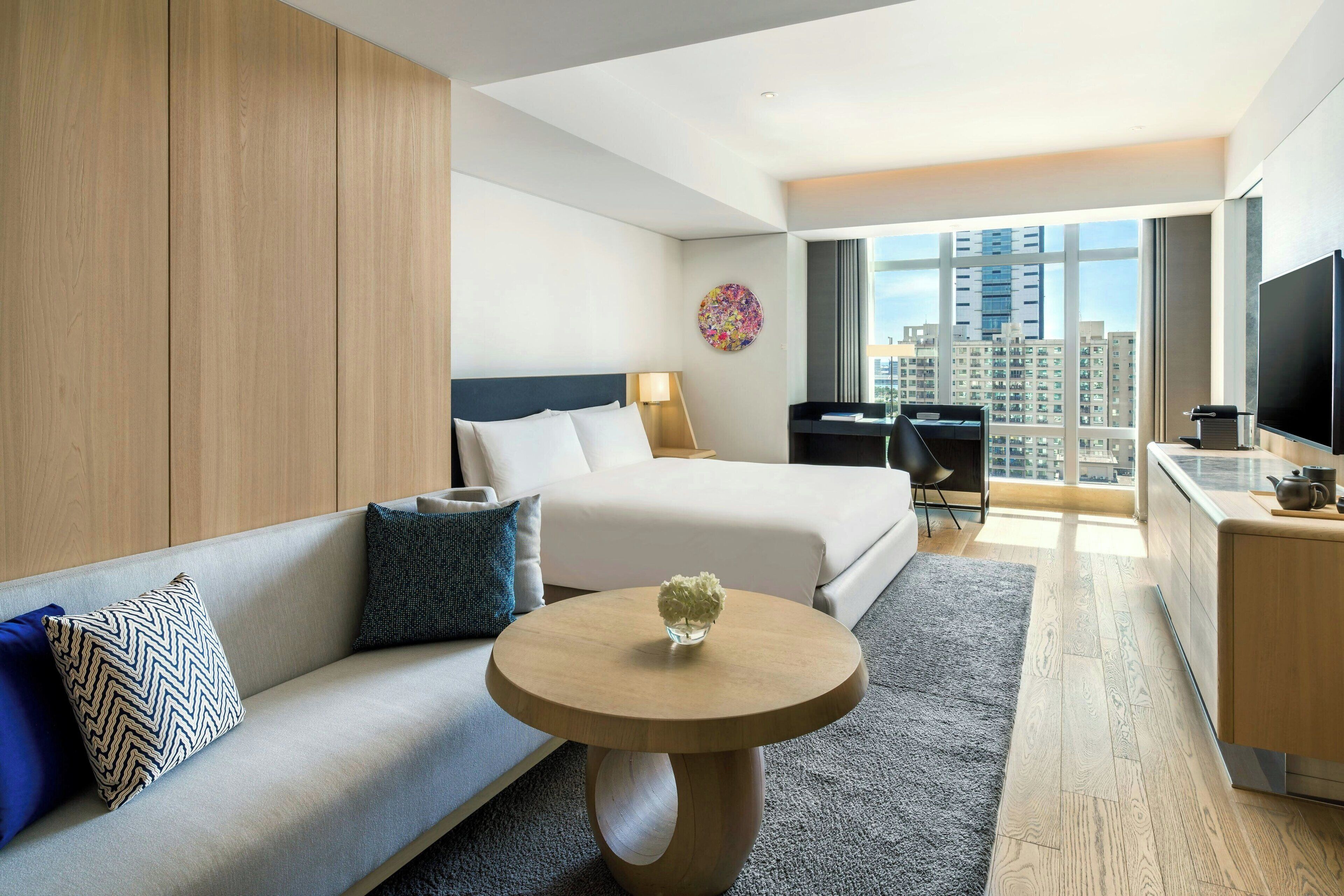 Habitación Deluxe, 1 cama King size, vista a la ciudad | Ropa de cama de alta calidad, edredón y artículos del minibar gratis 