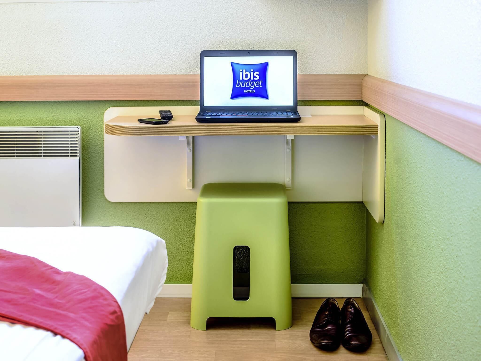 Desk, soundproofing, iron/ironing board, free cots/infant beds