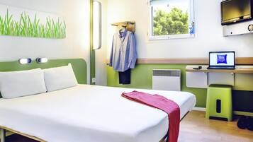 Chambre Double | Bureau, chambres insonorisées, fer et planche à repasser