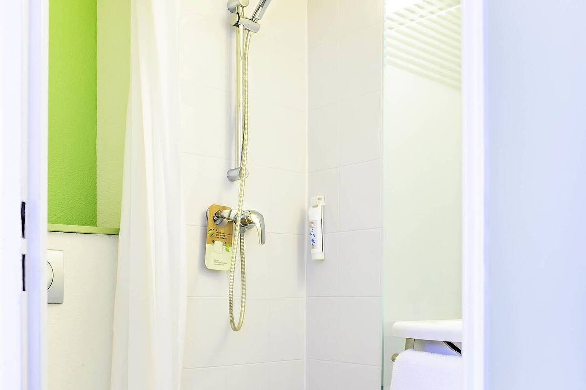 Desk, soundproofing, iron/ironing board, free cribs/infant beds