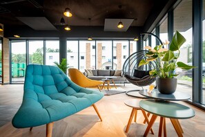 Lobby sitting area - ibis budget Valenciennes Petite Forêt (Petite-Foret)