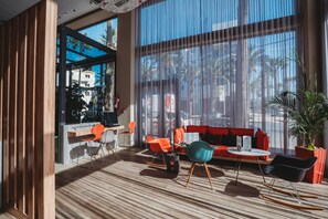 Sala de estar en el lobby