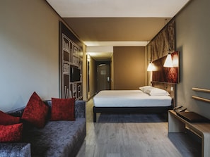Habitació superior, 1 llit doble (Sweet Room) | Roba de llit d'alta qualitat, minibar i caixa forta a l'habitació