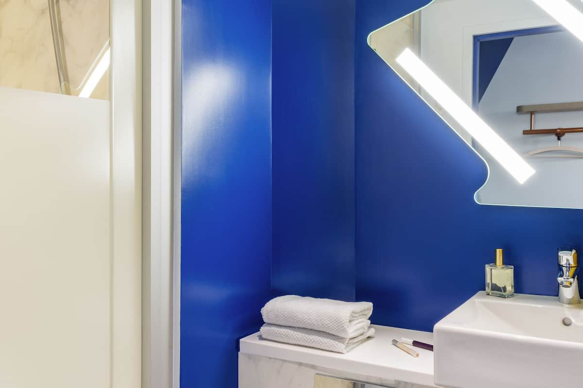 triple room, multiple beds | bathroom | shower, eco-friendly toiletries, towels