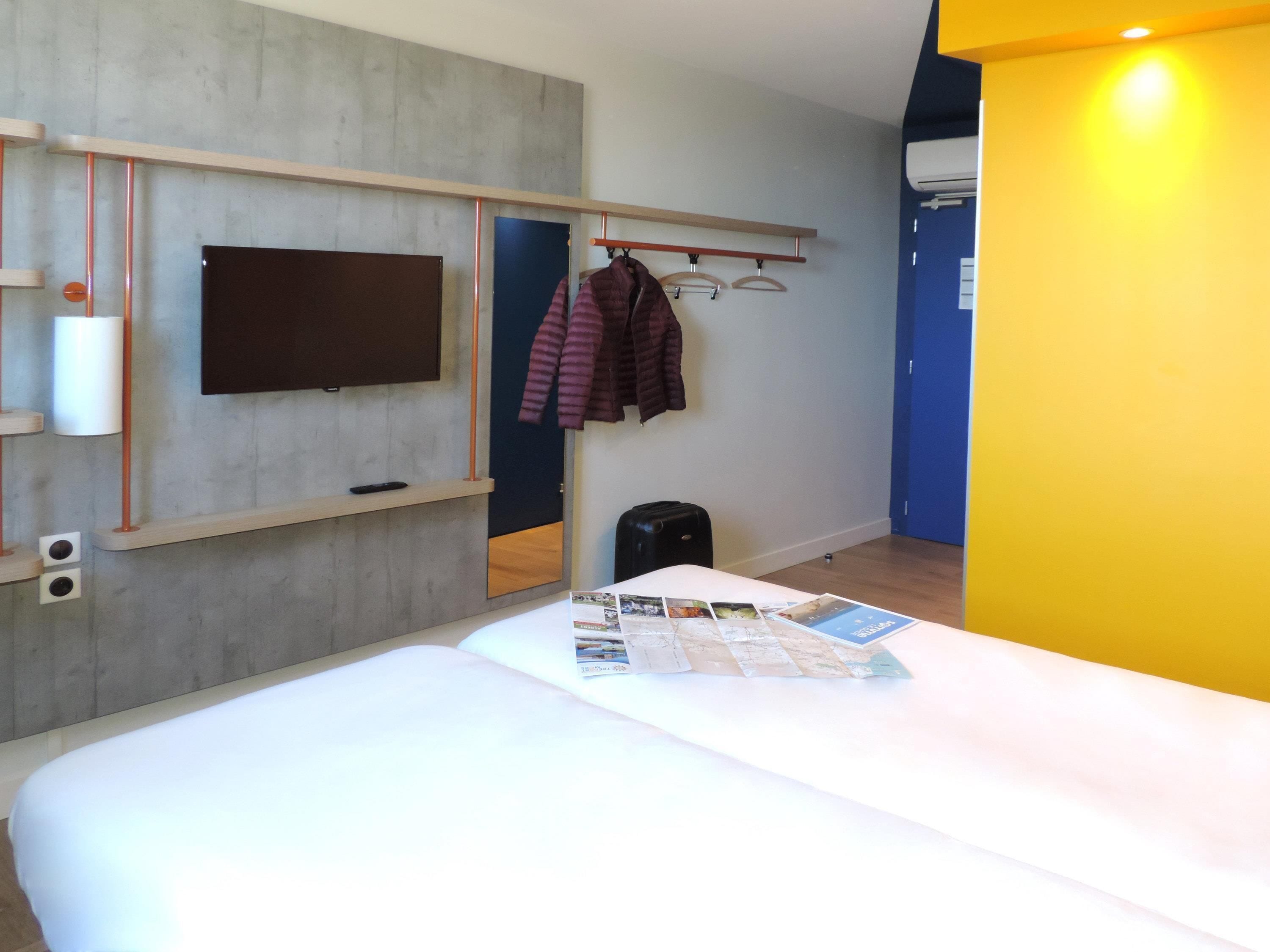 Twin Room, 2 Twin Beds | 1 bedroom, desk, blackout drapes, soundproofing