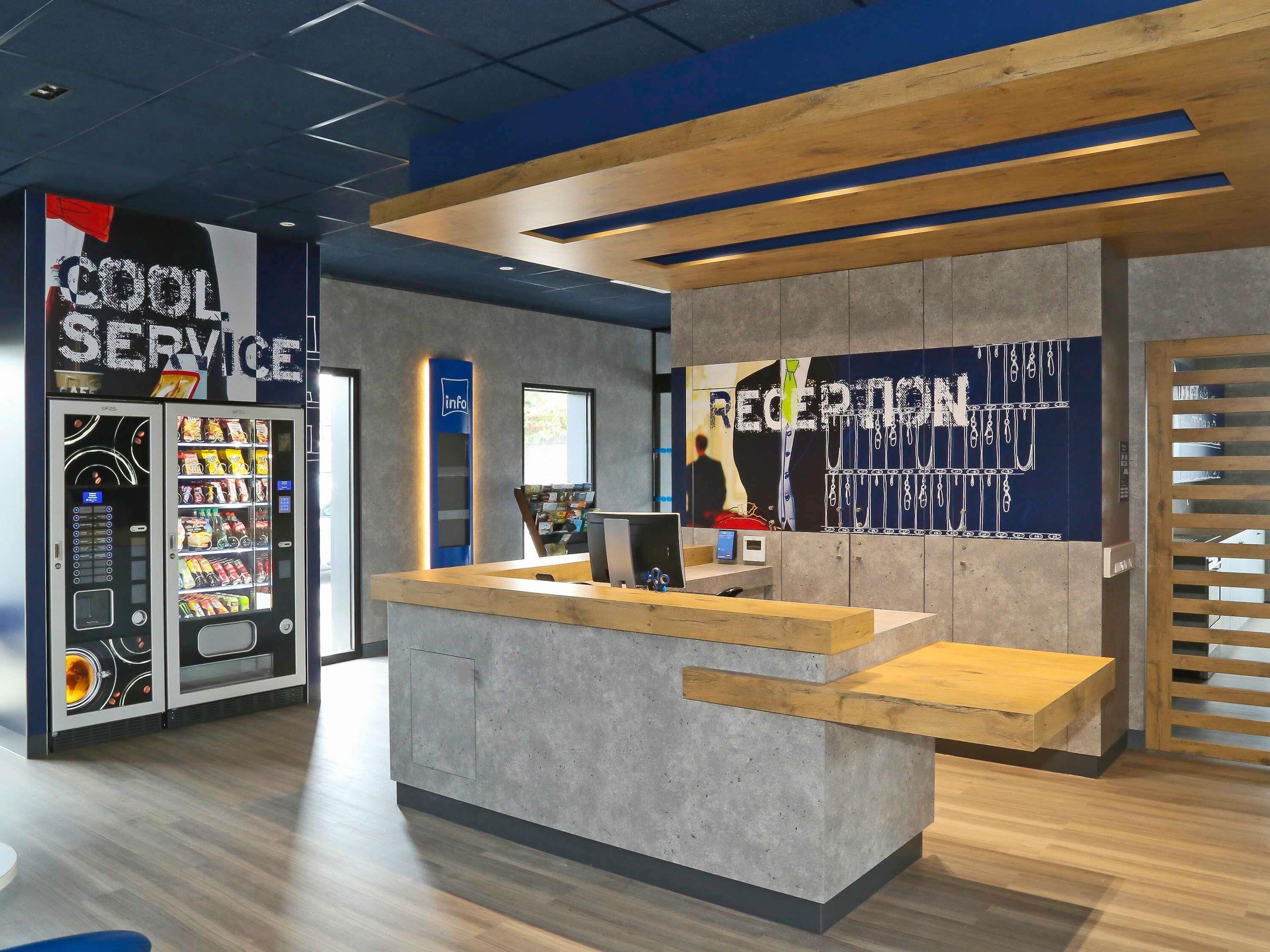 المنشأة من الخارج