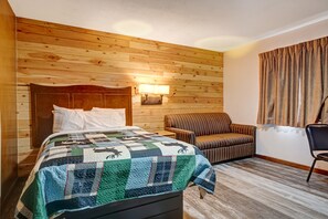 Room, Private Bathroom (101,109,110) | Bathroom | Free toiletries, soap, shampoo, toilet paper - Rainbow Lodge (South Fork)