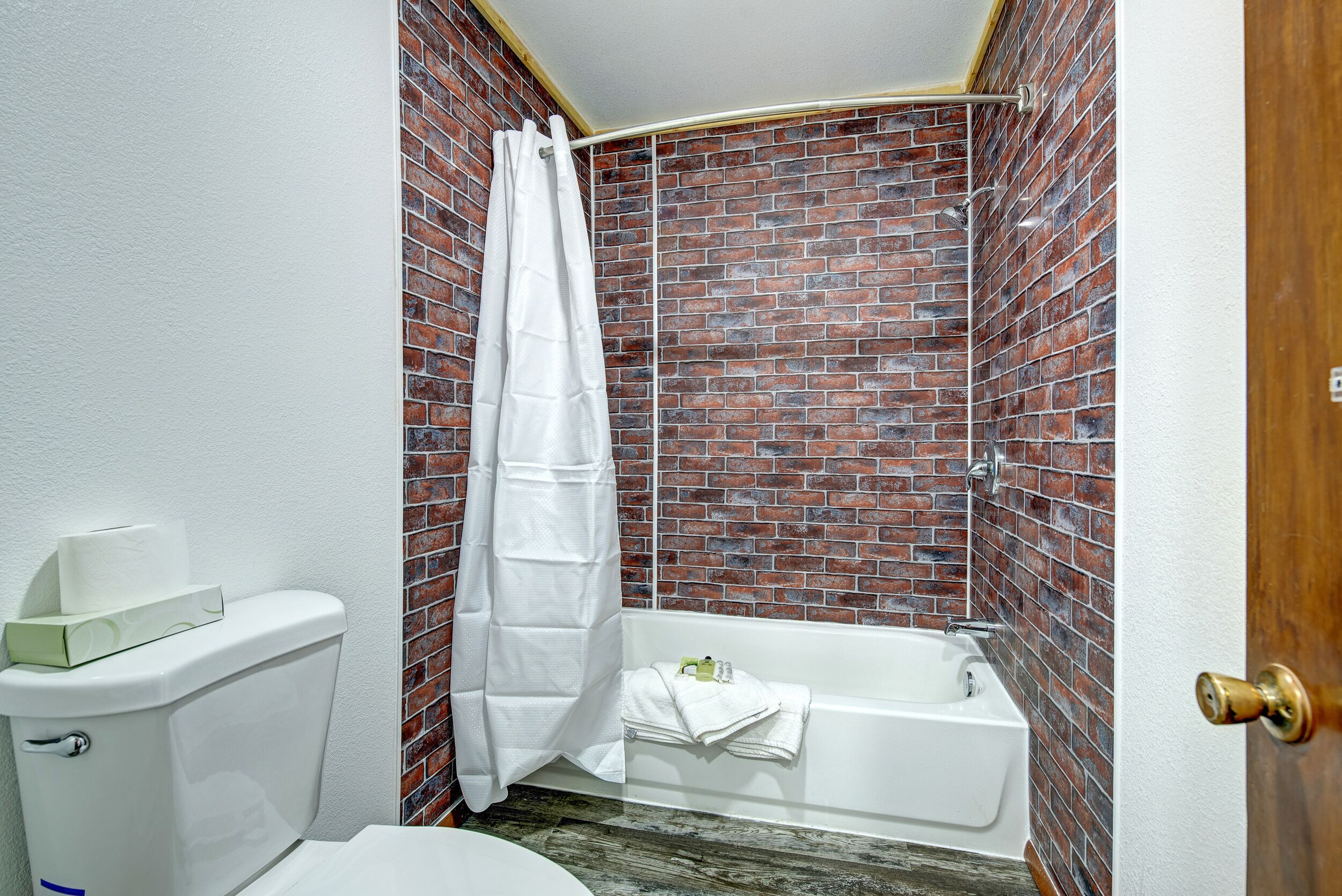 Superior Suite, Private Bathroom (Room 105, 106, 107, 108) | Bathroom