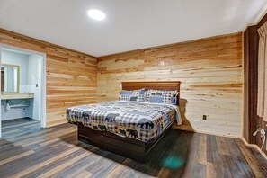Double Room, Private Bathroom (Lodge Room 102, 103, 104) | Free WiFi, bed sheets - Rainbow Lodge (South Fork)