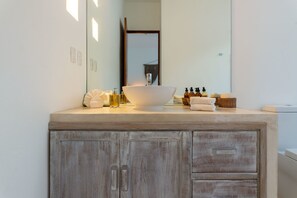 Studio, Gartenblick | Badezimmer